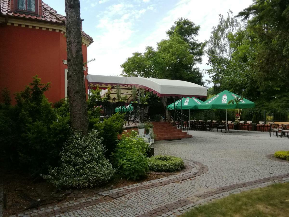 Dworek 1885 Ostrzeszów Kültér fotó